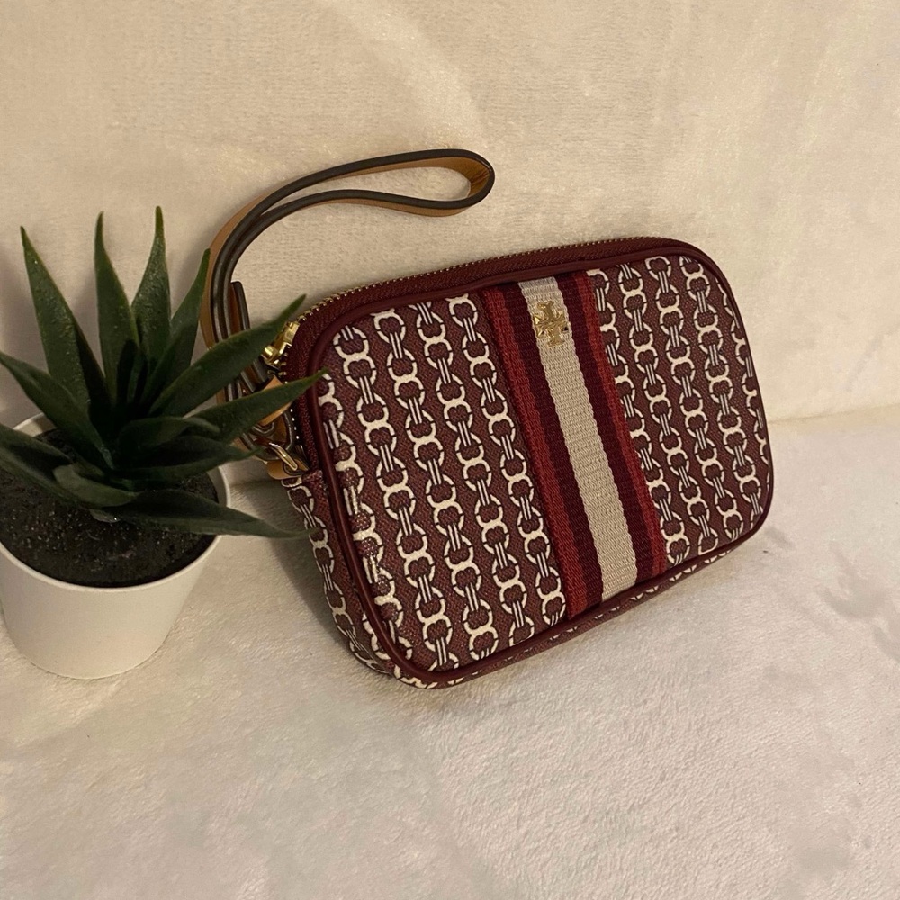 ✨🆕✨New Tory Burch Gemini Link Canvas Wristlet